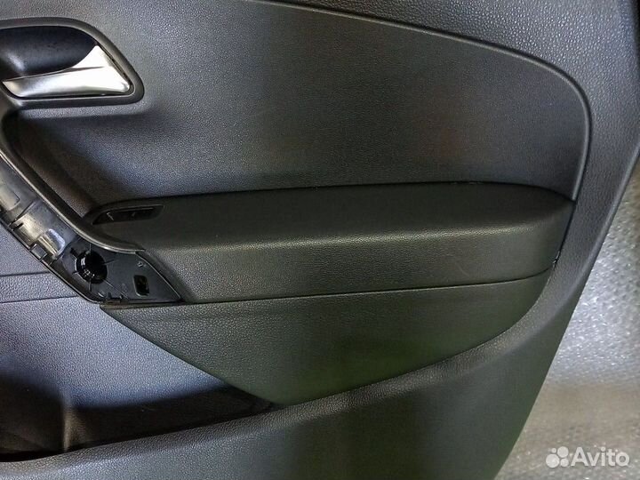 Обшивки дверей передние Volkswagen Polo