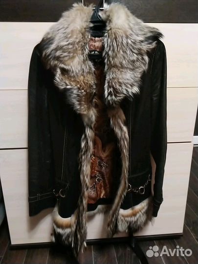 Куртка кожаная с мехом волка