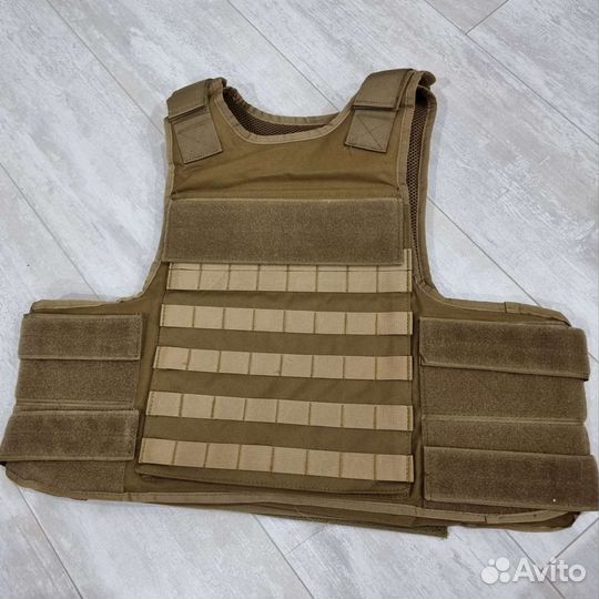 Бронежилет и каска (новые)