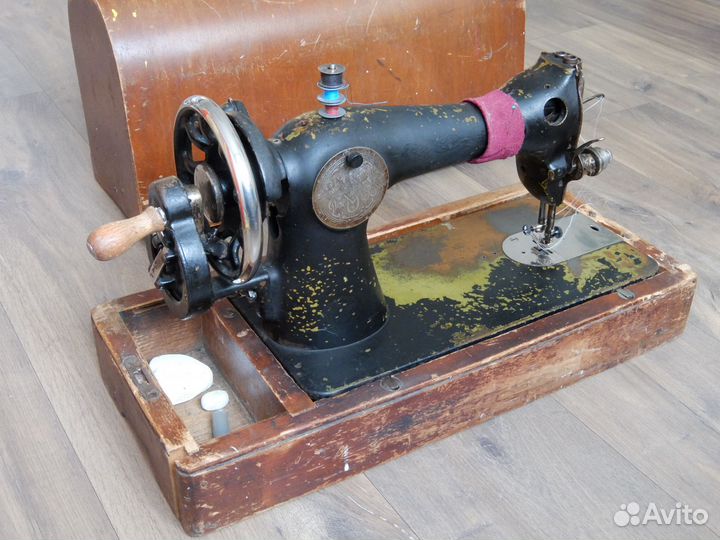 Машинка швейная ручная