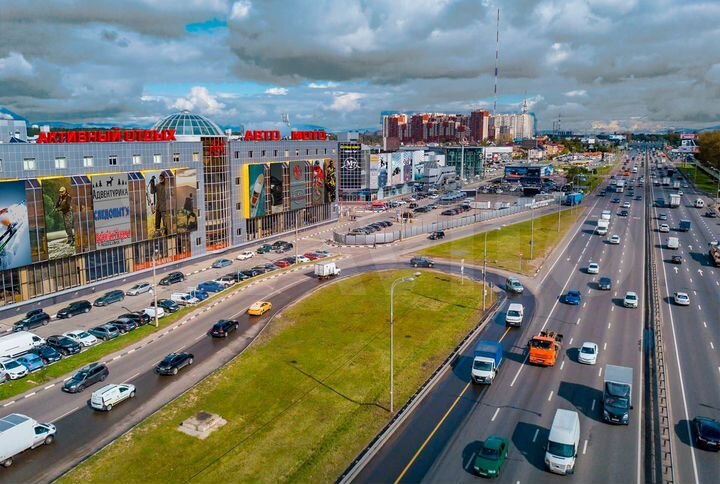 Торговая площадь 1750м2 под мотосалон, актив отдых