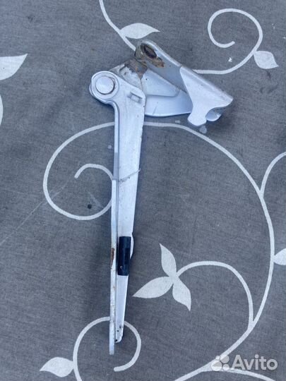 Правая петля капота hyundai accent