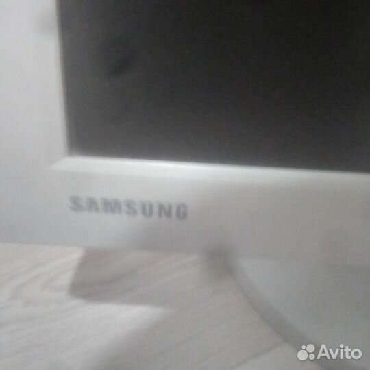 Монитор Samsung