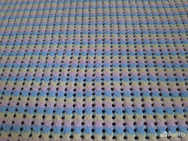 Плед вязаный ручной работы