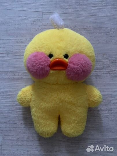 Мягкая игрушка Утка желтая с одеждой