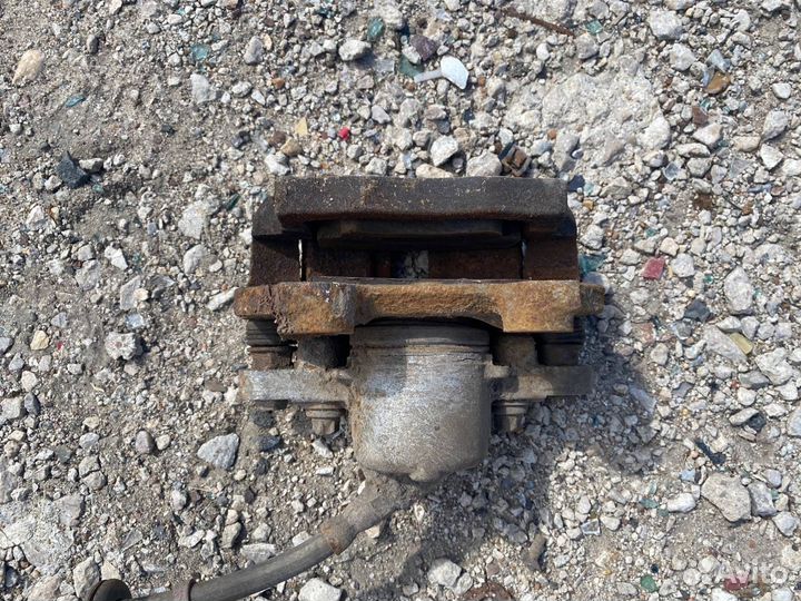 Тормозной суппорт передний правый LADA 2171