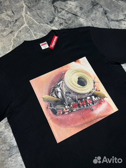 Футболка Supreme