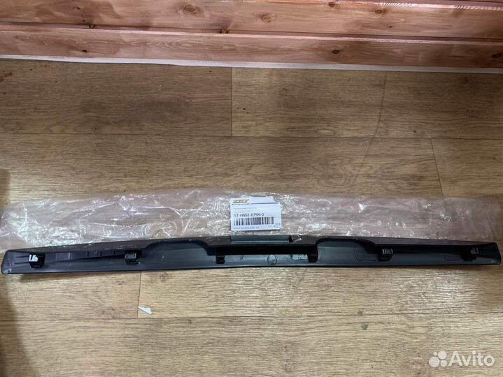 Молдинг крышки багажника Hyundai Solaris