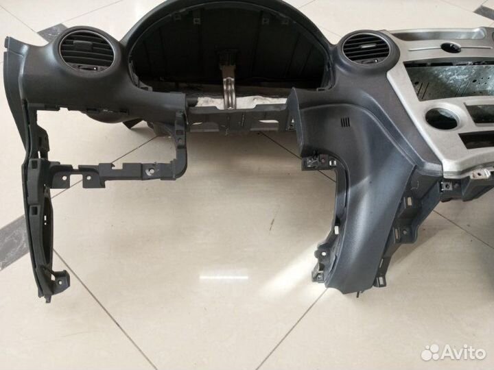 Парприз (торпедо) Kia Carens FG G4KA 2009