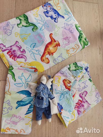 Детское постельное белье (три комплекта)