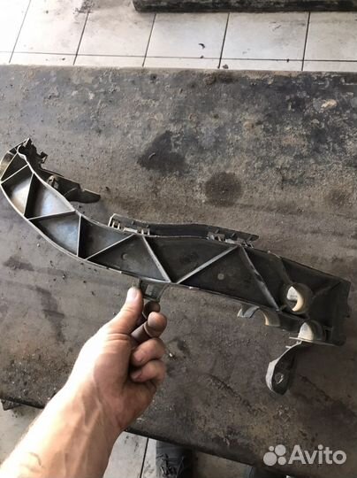 Крепление, кронштейн фары правой bmw e87, e81, e82