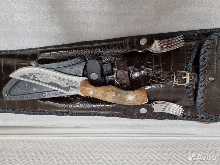 Подарочный набор для пикника в кожаном колчане