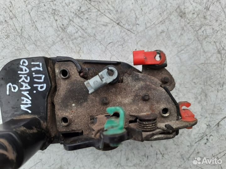 Замок передний правый Dodge Caravan 2