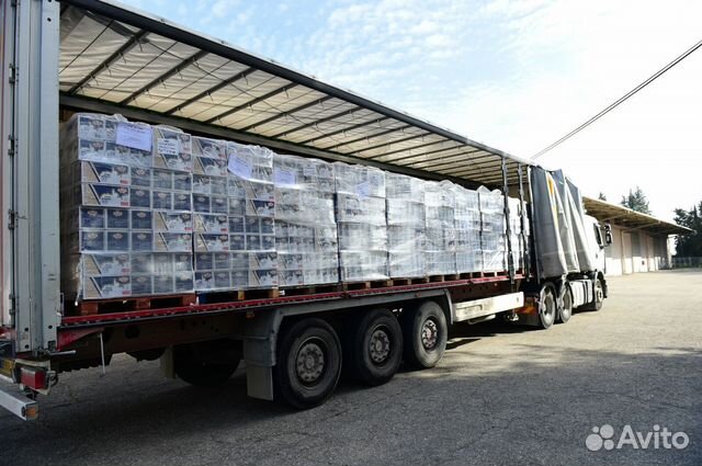 Длинномер открытый и фура с тентом