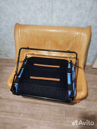 Кожаный диван бу