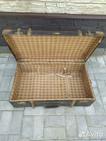 Чемодан старинный