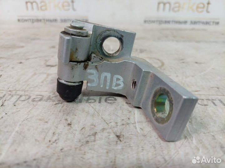 Петля двери задняя правая Volkswagen Passat B5+