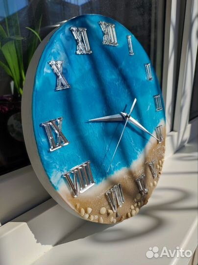Часы настенные из смолы