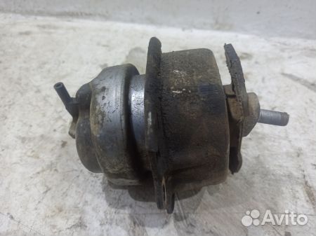 Опора двигателя 22116795417 бмв