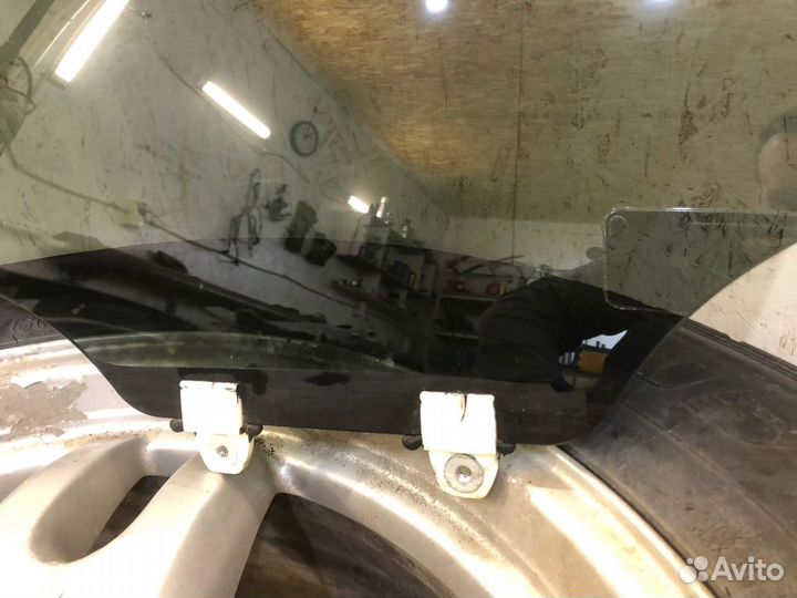 Стекло заднее левое Honda Crosstour