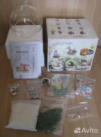 Домик в стеклянном шаре