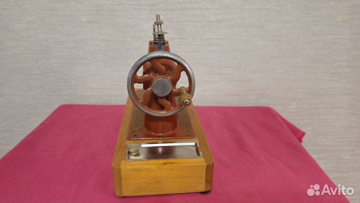 Детская швейная машина