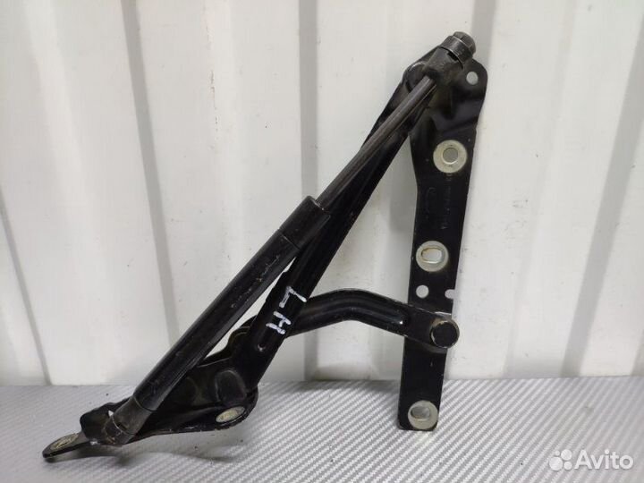 Петля крышки багажника задняя правая Ford Focus 2