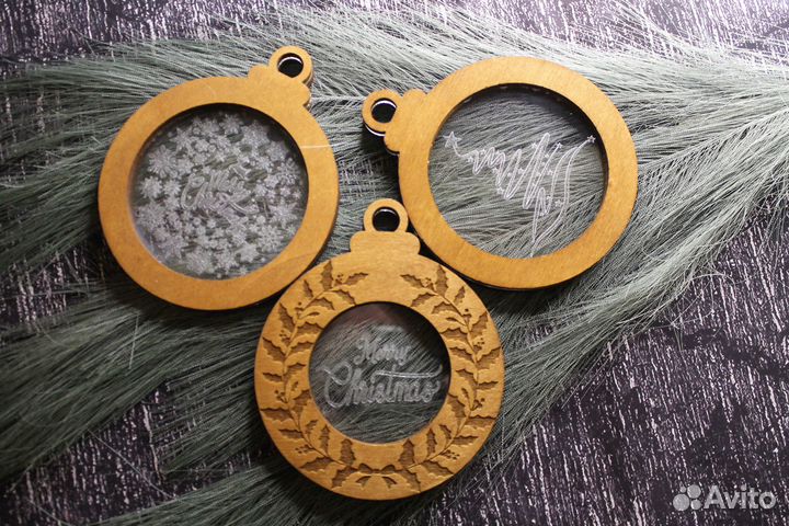 Новогодние игрушки в коробке