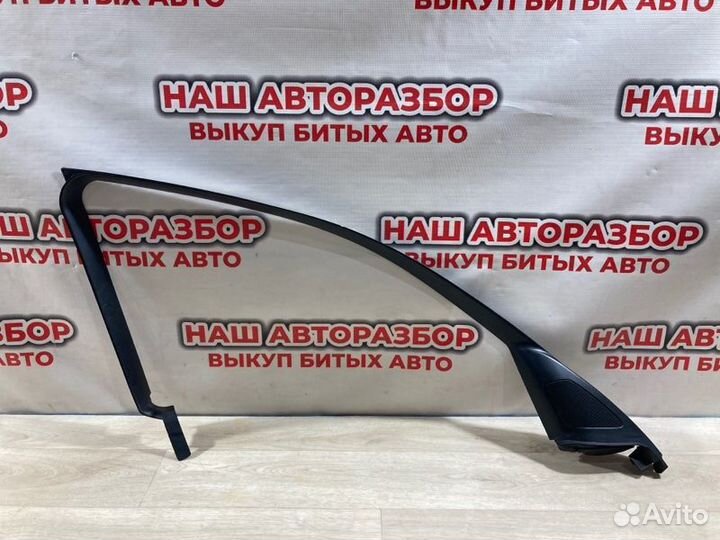 Накладка в салоне передняя левая Bmw 1 хэтчбек