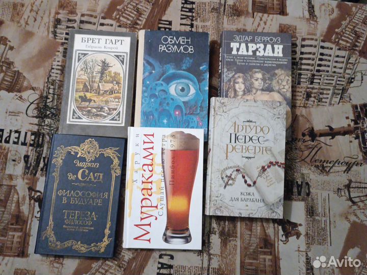 Книги: Мураками, Коэльо, Берроуз и др
