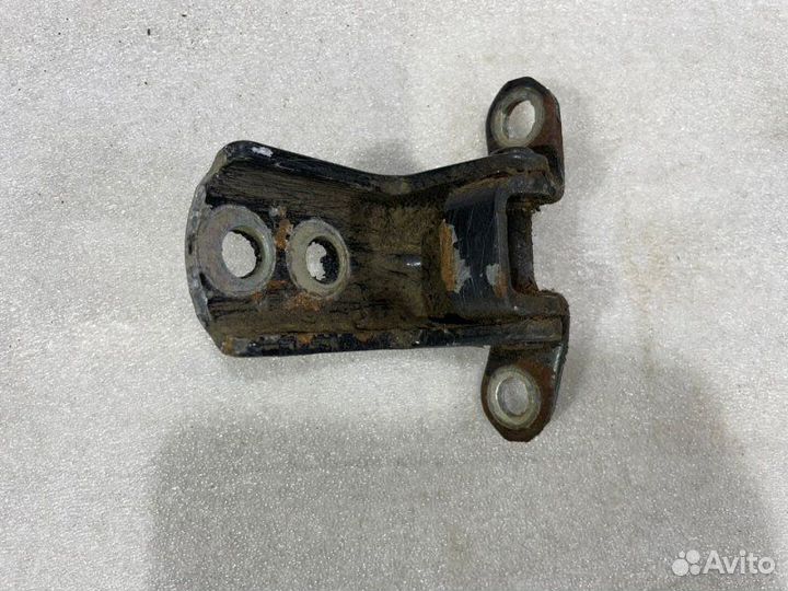 Петля двери задняя левая Nissan Primera P12E