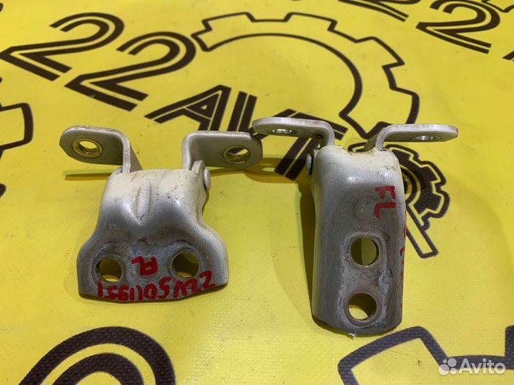 Петли двери передние левые Toyota Vista ZZV50