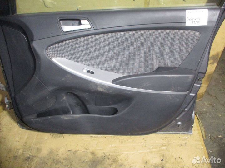 Обшивка двери передней правой Hyundai Solaris 1