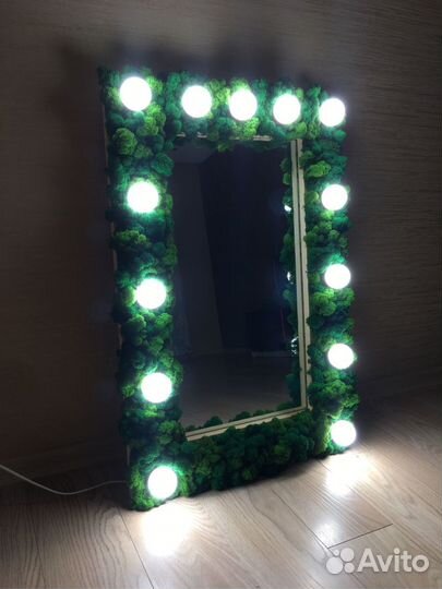 Зеркало со мхом пластиковая рамка