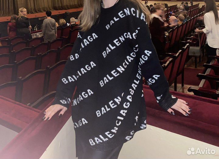 Свитер Balenciaga женский