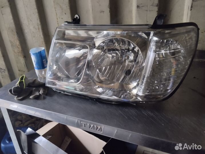 Фара Toyota Land Cruiser 100