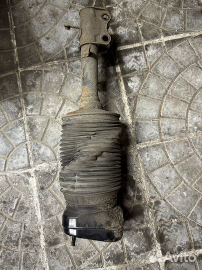 Правая задняя пневматическая подвеска 4WD