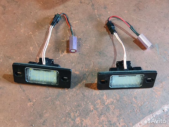 Плафон подсветки номера VW Туарег Пассат Тигуан