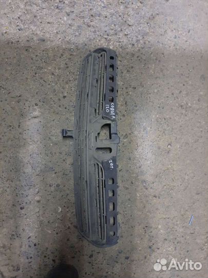 Toyota Corolla 120 решетка верхняя