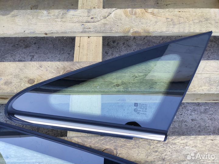 Стекло переднее форточка на Opel Zafira B