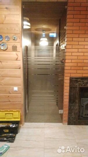 Стеклянная дверь по индивидуальным размерам