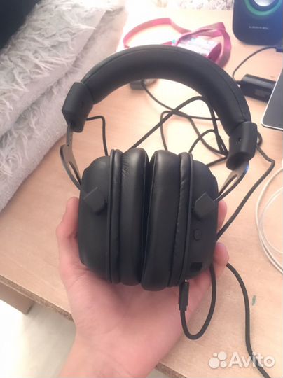 Беспроводные и проводные наушники