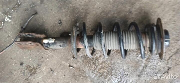 Амортизатор передний правый Opel Antara 2010-2015