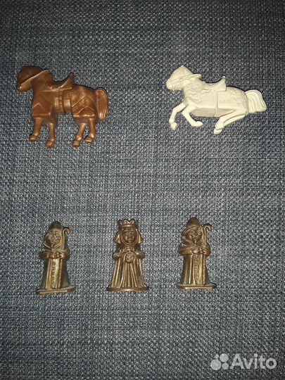 Киндер рыцари всадники короли кони метал фигурки