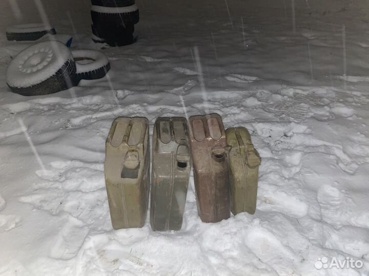 Канистра для бензина металлическая