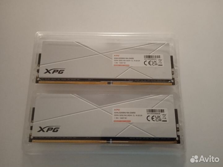 Оперативка память с RGB подсвет. Xpg ddr4 8gb x 2