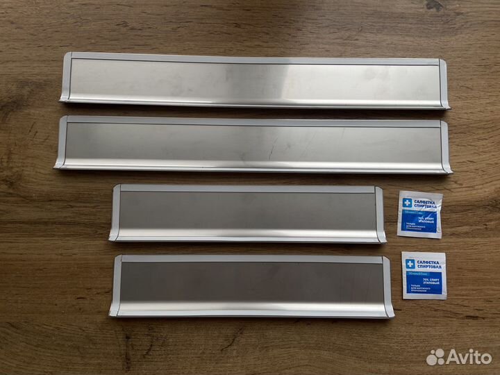 Накладки на пороги Volkswagen Taos