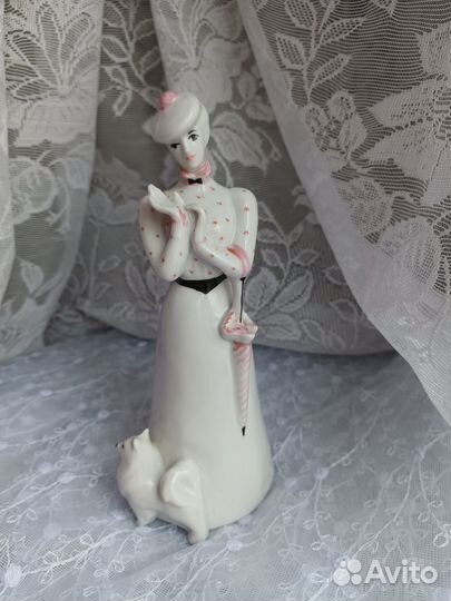 Фарфоровая статуэтка 