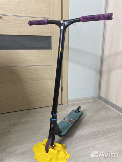 Трюковой самокат кастом в парк