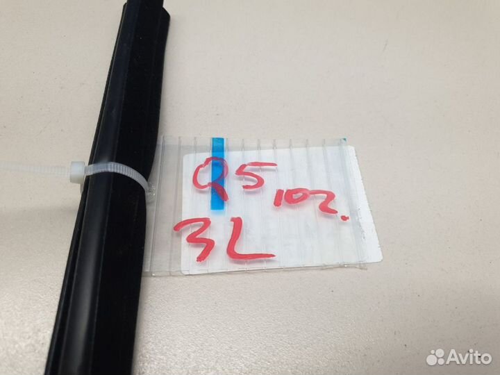 Накладка стекла задней левой двери Audi Q5 8R 2008